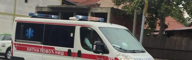 Dvoje povređenih u dva udesa u Nišu - pešaka oborio kamion, a motociklista se sudario sa autom