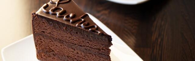 Originalni recept za Saher tortu! Savršen spoj džema i čokolade