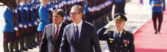 Вучић: Само јака војска гарант мира