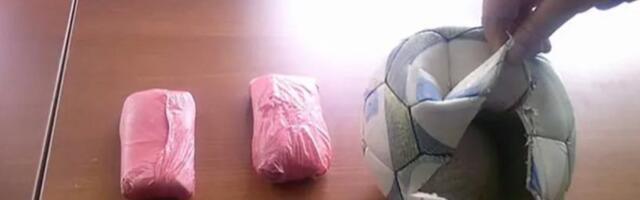 Službenici KP doma u Mitrovici sprečili krijumčarenje u fudbalskim loptama: Kad su videli šta je unutra, ostali su u čudu!
