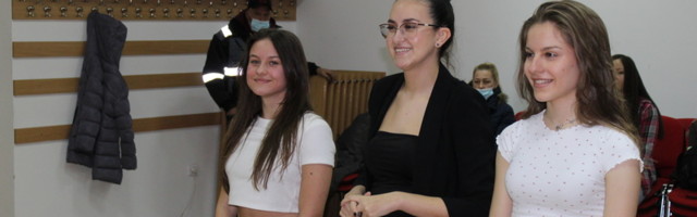 Ana, Katarina i Gabrijela predstavnice Leskovca na takmičenju „Srbija u ritmu Evrope“