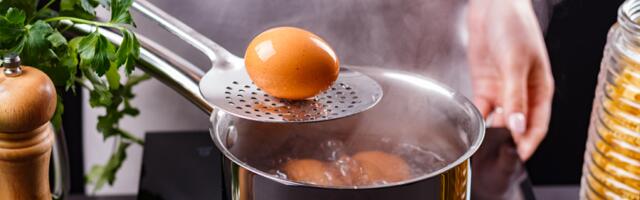 KAKO SE PRAVILNO KUVAJU JAJA: Da li treba da ih stavite u hladnu ili proključalu vodu?