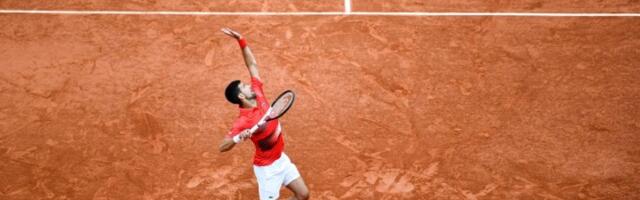 Novak u dobrom društvu prati finale RG (FOTO)
