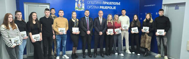 Prijepolje nagradilo najbolje đake i studente