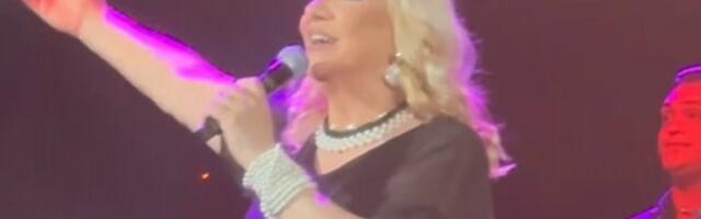 I DA IMAM STO ŽIVOTA: Vesna Zmijanac na koncertu u Sofiji oduševila sve prisutne (FOTO)