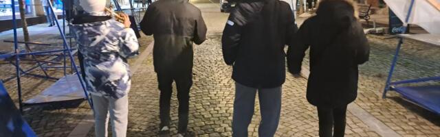 Vranje u prazničnom ruhu: Dečaci sa trubama, dobošem i basom unose merak u novogodišnje šetalište (FOTO)