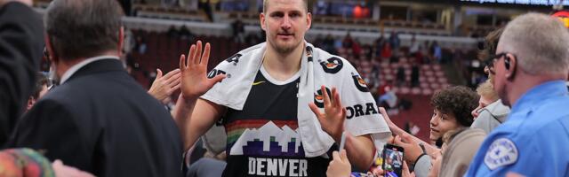 Da, ovaj čovek je hodajući tripl-dabl! Jokićev jubilej uz Ol-star počasti, Denver preživeo novu dramu /VIDEO/