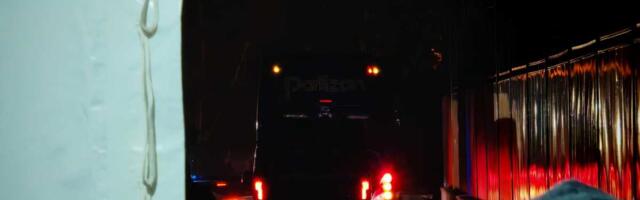 KURIR NA LICU MESTA! Partizan uz pratnju policije napustio Marakanu - muk nakon derbija! (VIDEO)