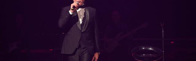 IZAŠAO NA BINU, NE SLUTEĆI ŠTA MU SE SPREMA! Vlado Georgiev ostao ZATEČEN u beogradskoj Areni - ODMAH JOJ SE ZAHVALIO PRED SVIMA! (VIDEO)