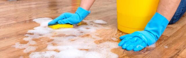 Mnogo bolje od skupe hemije: Napravite čudesno prirodno sredstvo za čišćenje drvenih podova