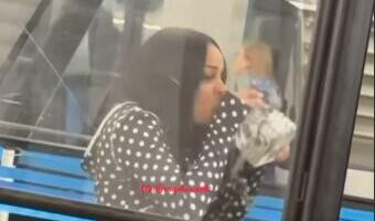 Na aerodromu joj zabranili da unese flašu tekile u avion: Usledio je istorijski trenutak, snimci preplavili mreže (VIDEO)