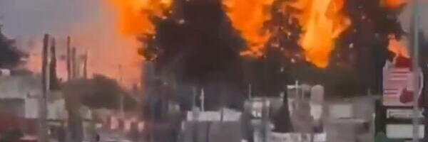 MASOVNA EVAKUACIJA ŠKOLA, BOLNICA I KUĆA JE U TOKU! Eksplodirala CISTERNA sa gasom, izbila buktinja ogromnih razmera, dramatična scena u Meksiku! (VIDEO)