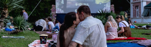 Garden Cinema by Cine Grand otvoren uz kultnu „Kazablanku“: Jevremovac postao najlepši bioskop pod zvezdama