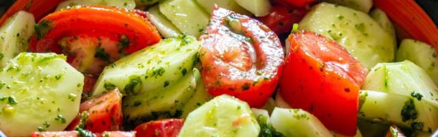 Paradajz i krastavac su loša kombinacija! Nikako ih ne treba jesti zajedno, evo šta rade vašem stomaku