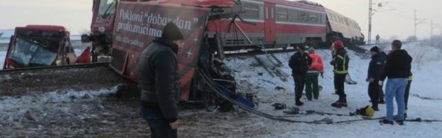 OSAM GODINA ROBIJE ZA OSAM IZGUBLJENIH ŽIVOTA! Stavljena tačka na jezivu nesreću na pružnom prelazu, VOZAČ AUTOBUSA SMRTI IDE U ZATVOR