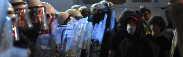 U PANČEVU PRAVILI HAOS ISPRED ZATVORA, U ČAČKU I ZAJEČARU ISPRED PROSTORIJA SNS! Blokaderi ne odustaju od rušenja države!