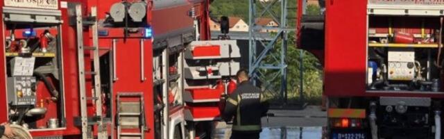 POŽAR KOD PREŠAVA! Vatra na otvoreno, dim prekio deo puta!