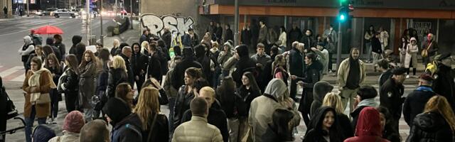 Šetnjom i performansom studenti obeležili 11 meseci od pada nadstrešnice