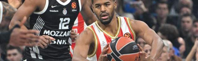 OVAJ POTEZ RAZBESNEO JE "DELIJE" Pogledajte šta je radio Batler pre šuta koji je mogao da odvede meč u produžetak (VIDEO)