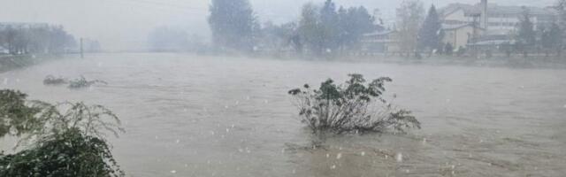 OPSADNO STANJE U PRIJEPOLJU! Nabujali Lim preti da se izlije: Vodostaj reke u porastu zbog obilnih padavina u Crnoj Gori, situacija se prati iz minuta u minut