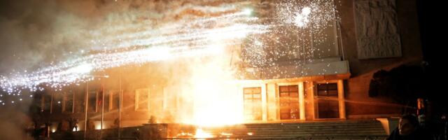 Gori Albanija: Demonstranti pokušali da zapale kabinet Edija Rame, nastao haos u Tirani, mnogo je povređenih