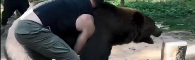 Neverovatno! Sledeći protivnik Tajsona Fjurija se rvao sa ogromnim medvedom, pa objavio snimak na Instagramu