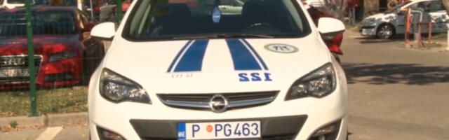 Proterani iz Crne Gore: Rus i Beloruskinja uhvaćeni “u akciji” u tuđim kolima, i to naočigled dece