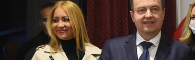 Sanju Dačić retko kada viđamo u javnosti, a evo šta POLITIČAR KAŽE O NJIHOVOM BRAKU koji traje više od TRI DECENIJE: "Nije lako, njoj je pripala ta uloga..."