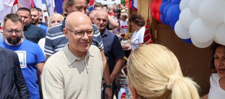 "PRE GODINU DANA, BLOKADERI SU HTELI DA BACE SRBIJU NA KOLENA" Vučević poslao poruku iz srca Šumadije: Danas im narod poručuje - pobedi smo! (FOTO)