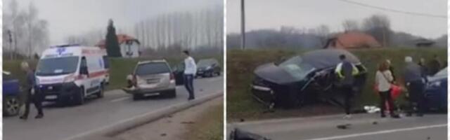 Detalji stravičnog lančanog udesa kod Loznice: Povređeno 5 osoba, jedna teže - delovi vozila rasuti po putu