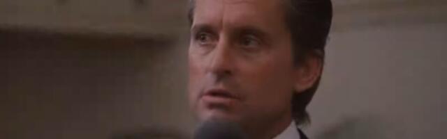 "Da li se drogiraš?’" Majkl Daglas otkrio kako ga je Oliver Stoun šokirao na snimanju Vol strita 1987. godine