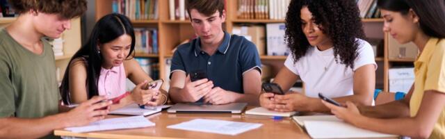 Generacija Zed iznenađuje: Mladi muškarci podržavaju tradicionalne rodne uloge više nego roditelji - evo koji deo najviše šokira!