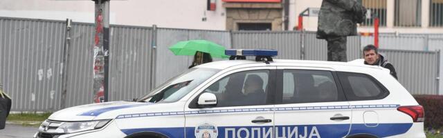 IZBO KOLEGU JER JE MOKRIO PO DASKI OD WC ŠOLJE! Drama na Zvezdari, usred žustre rasprave POTEGAO NOŽ!