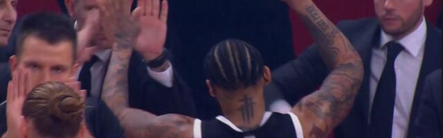 Ma, ovo je pravi derbi! Nakon žestoke borbe za loptu, Karlik postiže trojku!