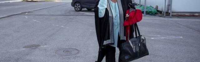 NAŠA PEVAČICA PEVALA NA MAJČINOJ SAHRANI - Njena ispovest ledi krv u žilama, evo šta se desilo kada su je zakopavali!