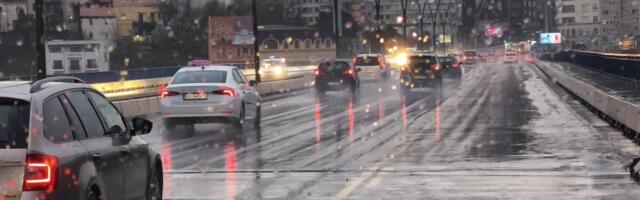 KIŠA SE OBRUŠILA NA BEOGRAD: Prvi talas nevremena stigao do prestonice, RHMZ upozorava – ovo je tek početak