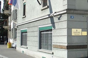 Усташко "U" и "Никад заборавити Вуковар" осванули на конзулату Србије у Цириху