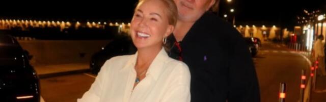 Uživaju za sve pare: Lepa Brena u biznis klasi nazdravlja šampanjcem - Boba i Viktor je čekaju na jahti u ovoj zemlji