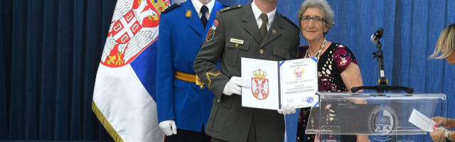 Novi oficiri Vojske Srbije dobili diplome: Uručena priznanja najboljim kadetima Vojne akademije i VMA