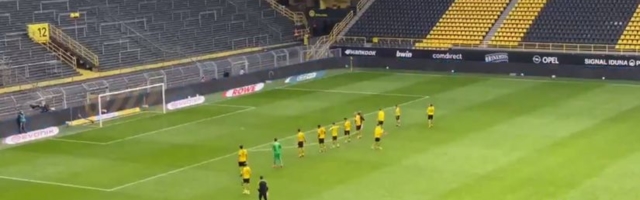 Čudan kraj čudnog derbija: Dortmundovi igrači slavili sa praznim Žutim zidom (VIDEO)