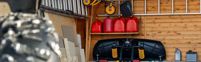 Iz garaže su dopirali čudni zvuci: Kada su ušli i upalili svetlo, usledio je šok - kakva luda scena!