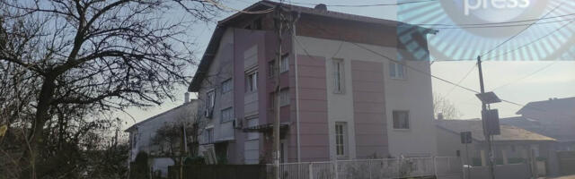 Čitaoci javljaju: Posekli drvo koje je palo na žice u Vlajkovoj ulici