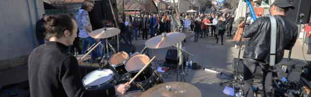 Humanitarna manifestacija "Rock & roll ulica od srca" drugog dana Božića u Janka Veselinovića