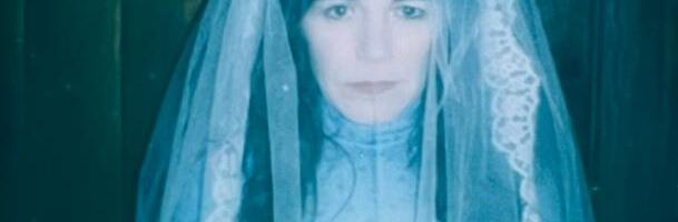 Pevačica se udala za svog psa: "Možda zaboravi godišnjicu", ljudi je ismevaju (FOTO)