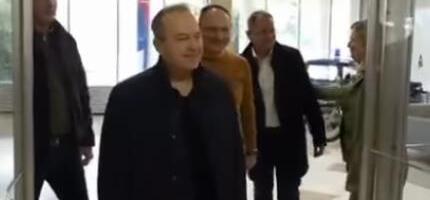 IVICA DAČIĆ SE VRATIO NA POSAO, SAČEKALO GA IZNENAĐENJE: Posle 36 dana došao na dužnost, ali ovo NIJE OČEKIVAO! Uputio srceparajuće reči (VIDEO)
