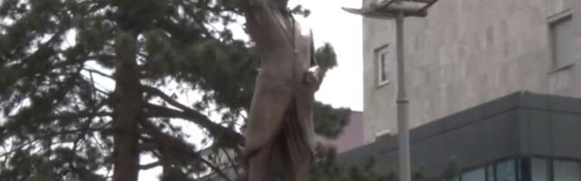 U Gradišci otkrivena statua Nikole Tesle