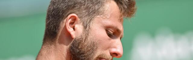 Skupo ga koštao dug jezik: Teniser psovao posle opomene, a ATP mu uzeo skoro celu nagradu!