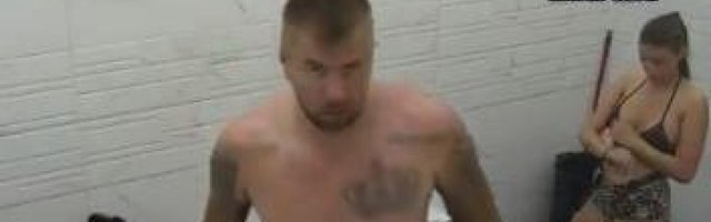 (VIDEO) UHVAĆENI! Skrivali se čaršavima dok Marinkovićeva SKIDA GAĆE: Maja i Janjuš završili u kupatilu!