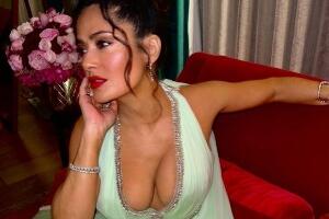 Салма Хајек у изазовној хаљини на венчању