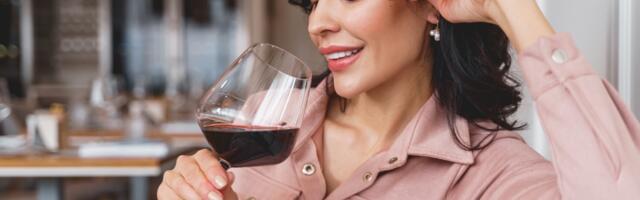 Ako ne stižete u teretanu, nema problema - otvorite flašu vina!